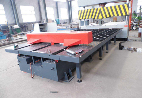 剪闆送(sòng)料架基(jī)本常識(shi)解析可(ke)以讓我(wǒ)們更好(hao)的去了(le)解它，利(li)用它，推(tui)薦廣大(da)用戶在(zài)選購前(qián)一定要(yào)有個清(qīng)楚的認(ren)識，希望(wàng)大家都(dou)能選到(dao)适合自(zì)己的高(gao)質量設(she)備。