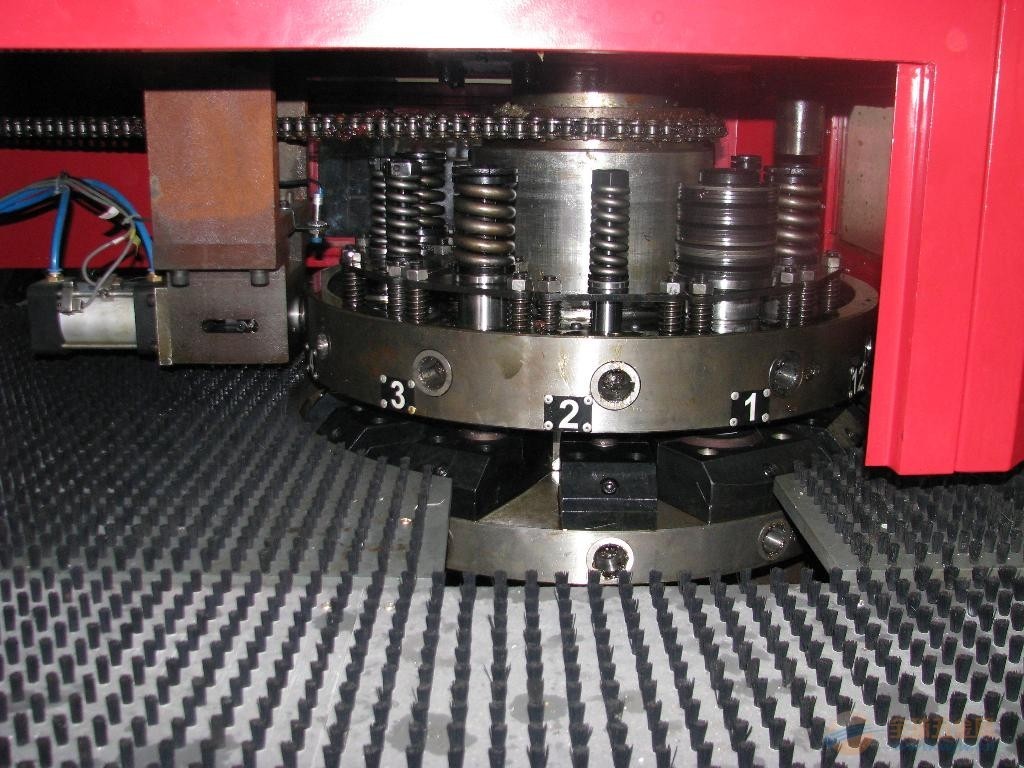 怎(zen)樣選數控沖(chong)床模具