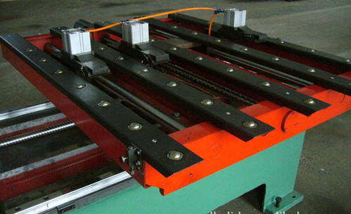 鋼背數控送(song)料機的性能(néng)簡介