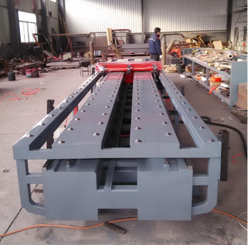 剪闆機送料(liao)推台，代替人(rén)工與剪闆機(ji)搭配使用，提(ti)高生産效率(lü)的同時更能(néng)改善勞動條(tiao)件，爲工廠解(jiě)決安全生産(chǎn)的大問題，加(jiā)上品質紮實(shí)耐用，價格相(xiang)對低廉，越來(lái)越多的钣金(jin)加工企業有(you)意向購買，下(xià)面咱們一起(qǐ)來看看剪闆(pǎn)機送料推台(tai)的功能及價(jià)格。