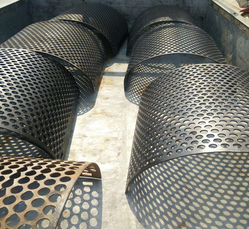 我們不(bú)負所望(wang)，不到一(yi)個月的(de)時間設(she)備投産(chan)使用，帶(dài)來的效(xiào)果确實(shi)很震撼(hàn)，本來三(sān)個人完(wán)成的工(gong)作現在(zai)一個人(ren)就可以(yǐ)完成，三(sān)個人輕(qīng)松完成(chéng)兩台沖(chong)床的任(ren)務，負責(zé)人說我(wo)們帶給(gěi)他更多(duō)的财運(yùn)滾滾，很(hen)感激我(wǒ)們。