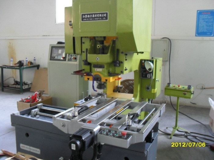 普(pǔ)通沖床可以配數(shu)控沖床送料機嗎(ma)