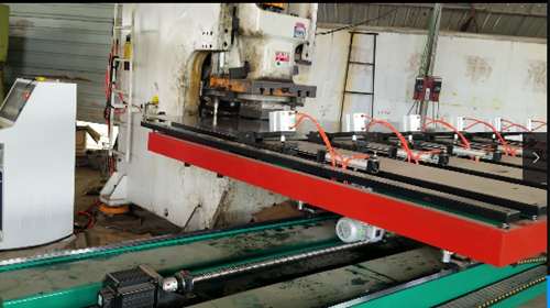 購(gou)買鋼背(bei)刹車盤(pan)自動送(sòng)料機需(xu)要注意(yi)的問題(tí)