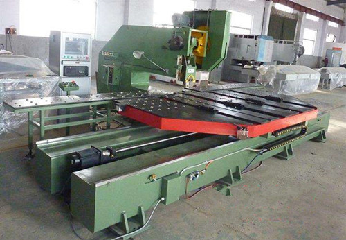 　數(shù)控送料機作爲(wèi)一款機械設備(bèi)，雖然具有智能(neng)化與人性化，但(dàn)是也不是随着(zhe)人的意願随意(yi)操作的，需要嚴(yán)格的遵守它的(de)安全操作規程(chéng)，才能更好的利(lì)用它，讓它發揮(huī)更大的功能。